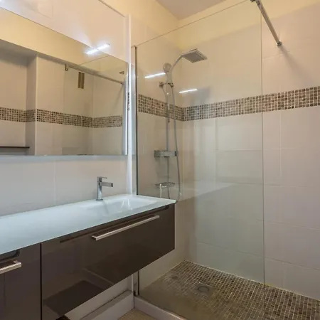 Victoria Keyweek With Terrace In Close To The Beach *